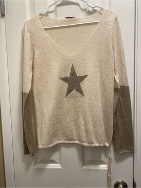 Boutique Beige V-Neck Star Accent Sweater with Olive Sleeves
